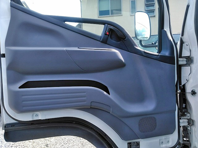 三菱ふそうキャンターアルミバン小型（2t・3t）[写真26]