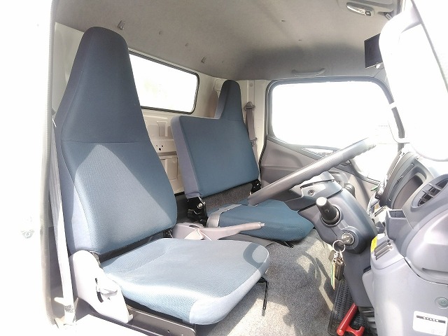 三菱ふそうキャンターアルミバン小型（2t・3t）[写真28]