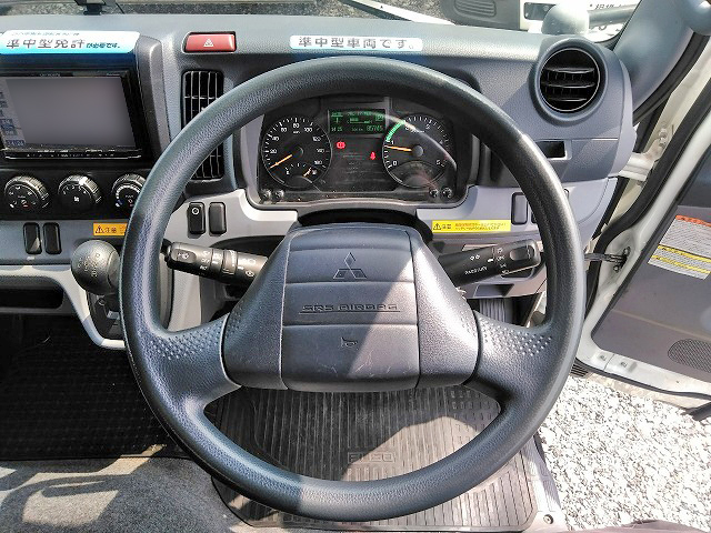 三菱ふそうキャンターアルミバン小型（2t・3t）[写真31]
