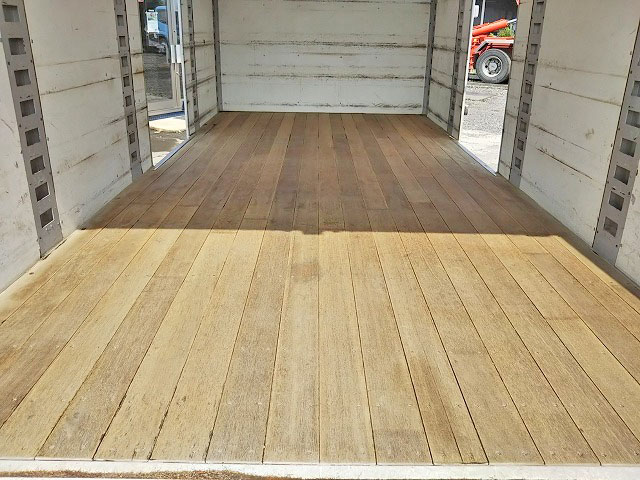 いすゞエルフアルミバン小型（2t・3t）[写真12]