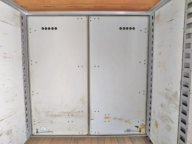 いすゞエルフアルミバン小型（2t・3t）[写真13]