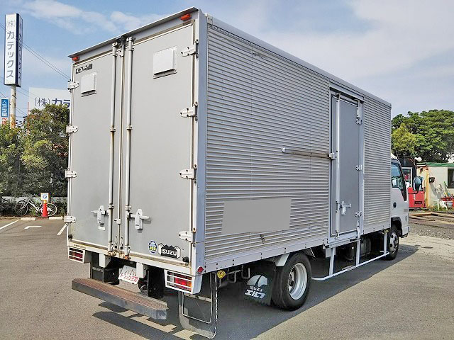 いすゞエルフアルミバン小型（2t・3t）[写真02]
