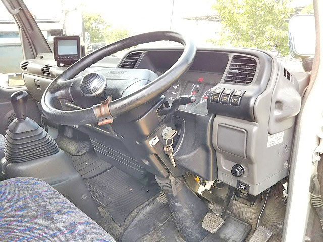 いすゞエルフアルミバン小型（2t・3t）[写真34]