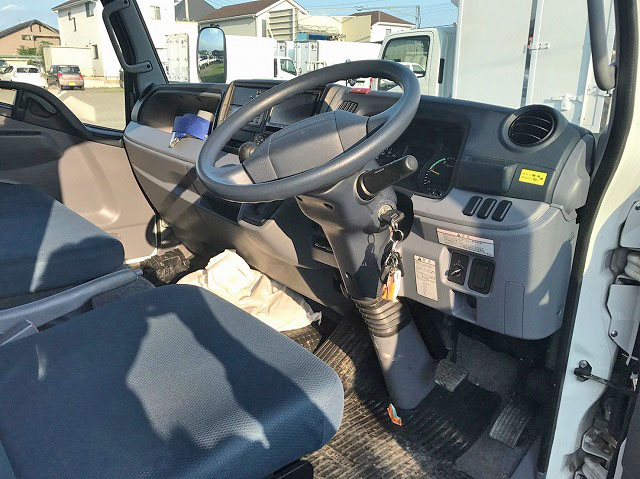 三菱ふそうキャンター冷凍車（冷蔵車）小型（2t・3t）[写真33]