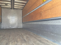 いすゞフォワードアルミウイング中型（4t）[写真14]