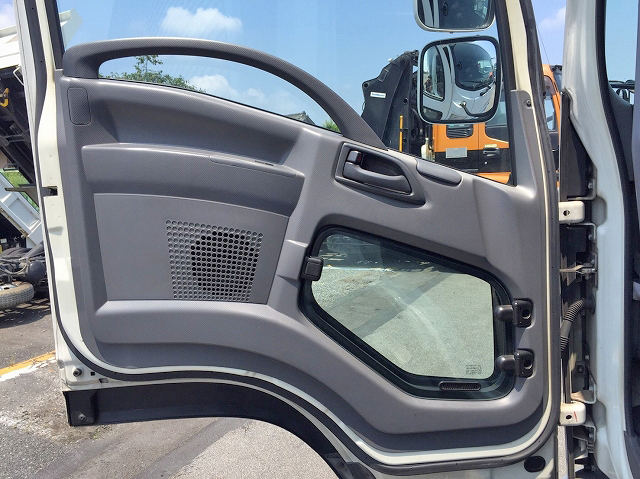 いすゞフォワードアルミウイング中型（4t）[写真28]