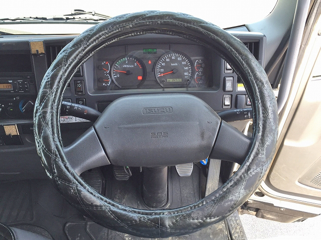 いすゞフォワードアルミウイング中型（4t）[写真37]