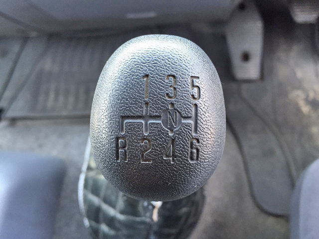 いすゞフォワードアルミウイング中型（4t）[写真38]