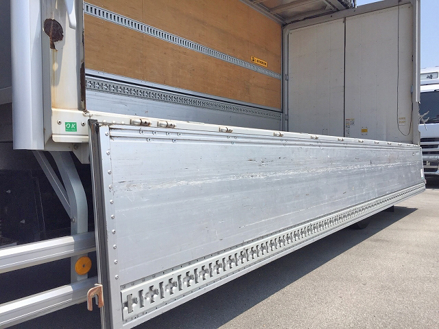 いすゞフォワードアルミウイング中型（4t）[写真06]