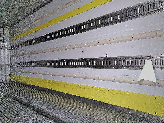 三菱ふそうキャンター冷凍車（冷蔵車）小型（2t・3t）[写真07]