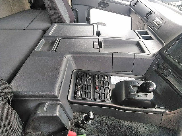 三菱ふそうスーパーグレートトレーラーヘッド（トラクターヘッド）大型（10t）[写真32]