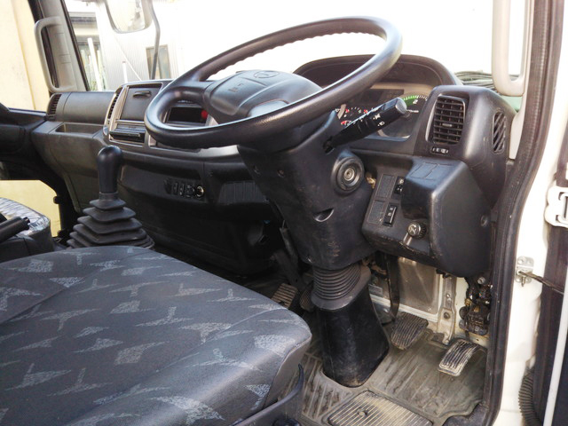 日野レンジャー平ボディ中型（4t）[写真26]