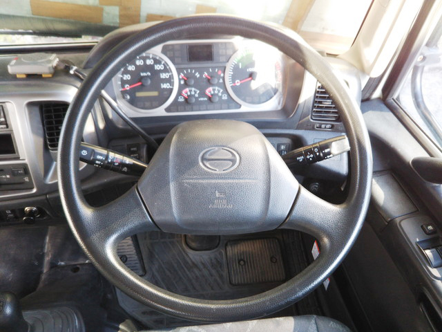 日野レンジャー平ボディ中型（4t）[写真30]