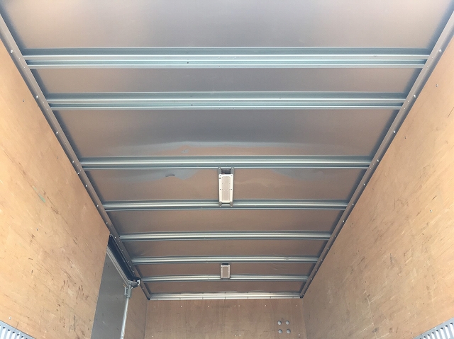 三菱ふそうキャンターアルミバン小型（2t・3t）[写真15]