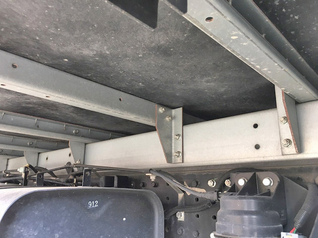 三菱ふそうキャンターアルミバン小型（2t・3t）[写真20]