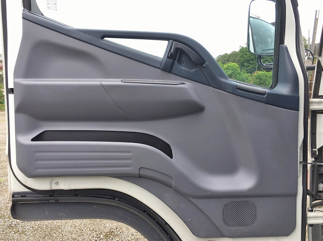 三菱ふそうキャンターアルミバン小型（2t・3t）[写真28]