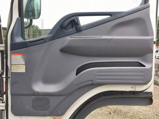 三菱ふそうキャンターアルミバン小型（2t・3t）[写真29]