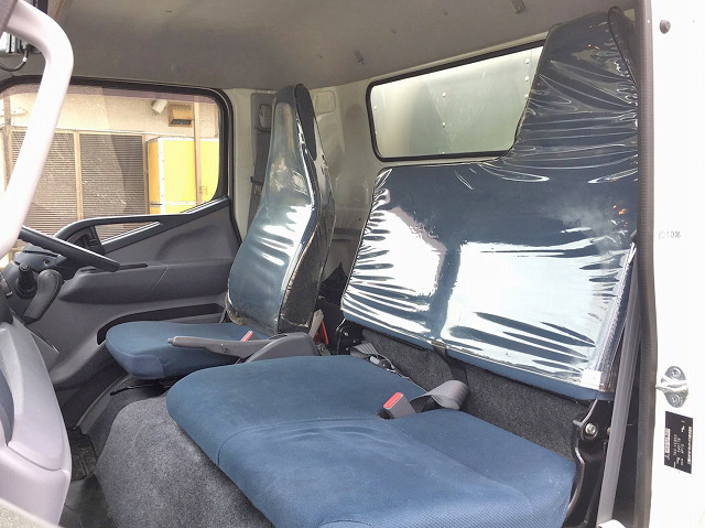 三菱ふそうキャンターアルミバン小型（2t・3t）[写真30]