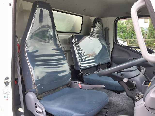 三菱ふそうキャンターアルミバン小型（2t・3t）[写真31]