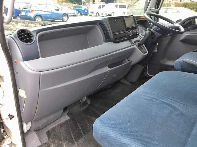 三菱ふそうキャンターアルミバン小型（2t・3t）[写真33]