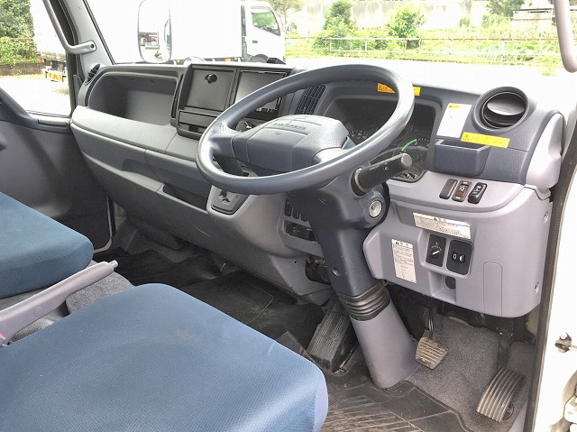 三菱ふそうキャンターアルミバン小型（2t・3t）[写真34]