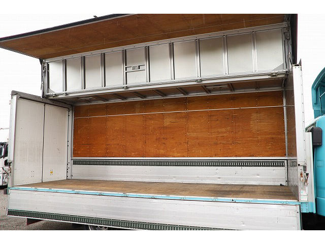 三菱ふそうファイターアルミウイング中型（4t）[写真11]