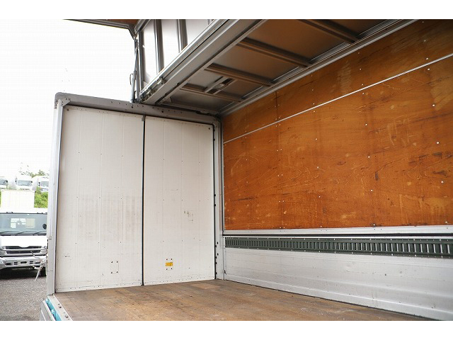 三菱ふそうファイターアルミウイング中型（4t）[写真12]