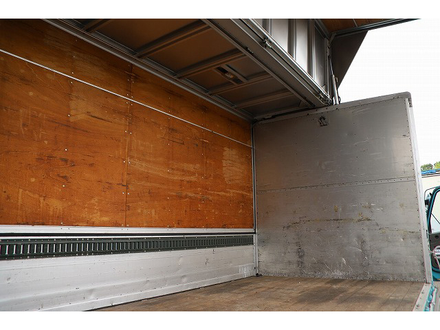 三菱ふそうファイターアルミウイング中型（4t）[写真13]