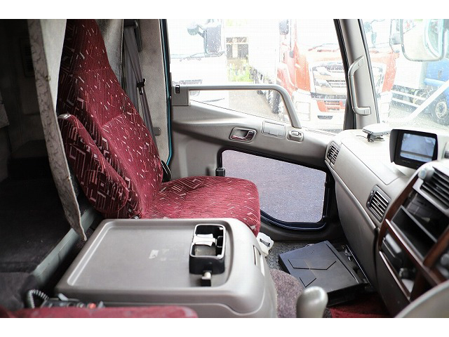 三菱ふそうファイターアルミウイング中型（4t）[写真30]