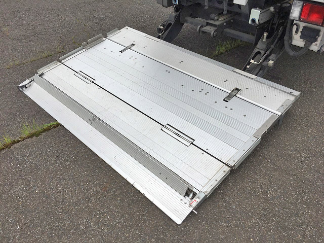 いすゞエルフアルミバン小型（2t・3t）[写真11]