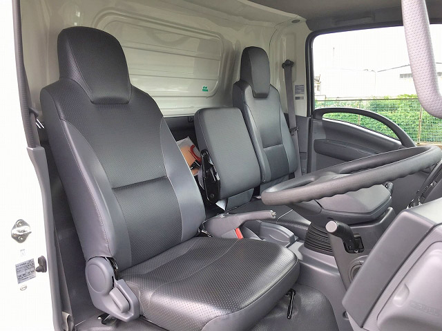 いすゞエルフアルミバン小型（2t・3t）[写真32]