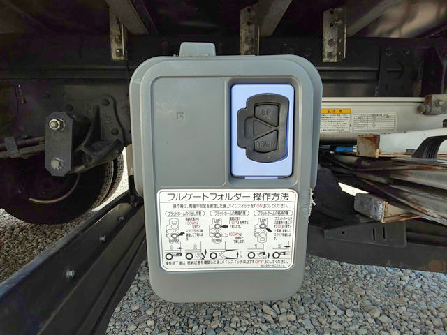 いすゞエルフアルミバン小型（2t・3t）[写真16]