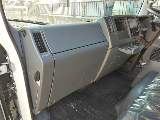 いすゞエルフアルミバン小型（2t・3t）[写真30]