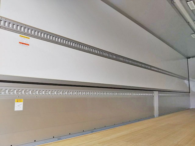 三菱ふそうグレートパネルウイング大型（10t）[写真11]