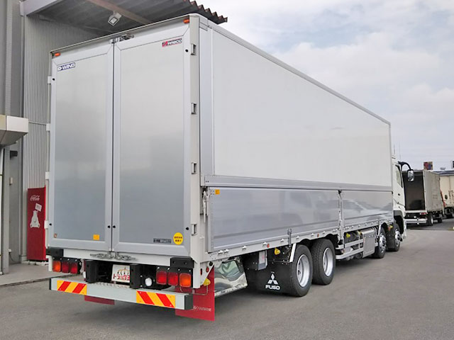 三菱ふそうグレートパネルウイング大型（10t）[写真02]