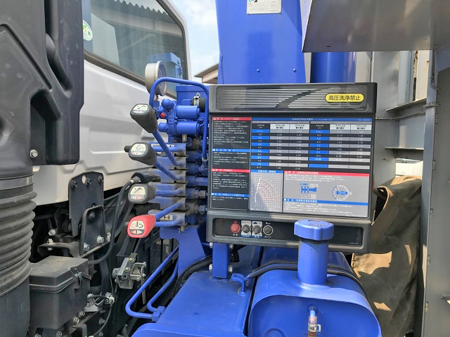 UDトラックスクオンセルフクレーン4段大型（10t）[写真16]