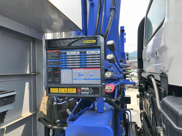 UDトラックスクオンセルフクレーン4段大型（10t）[写真17]