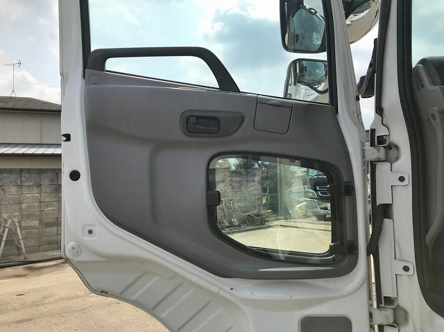 UDトラックスクオンセルフクレーン4段大型（10t）[写真31]