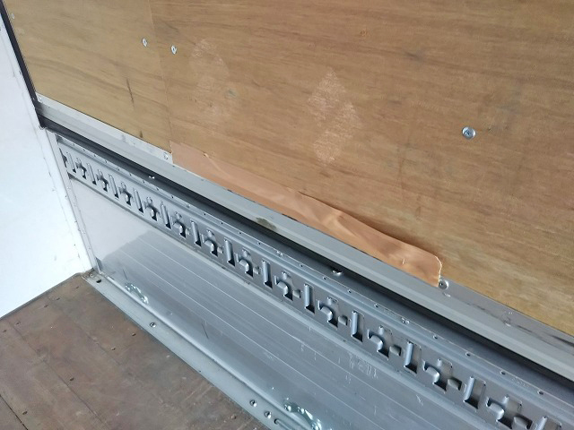 三菱ふそうキャンターアルミウイング小型（2t・3t）[写真14]