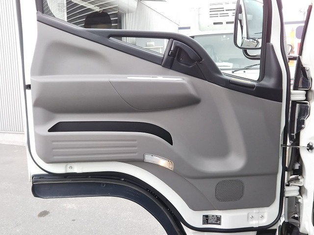 三菱ふそうキャンターアルミウイング小型（2t・3t）[写真27]