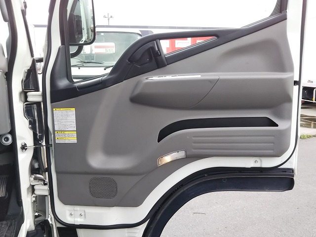 三菱ふそうキャンターアルミウイング小型（2t・3t）[写真28]