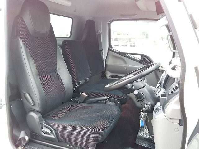 三菱ふそうキャンターアルミウイング小型（2t・3t）[写真29]