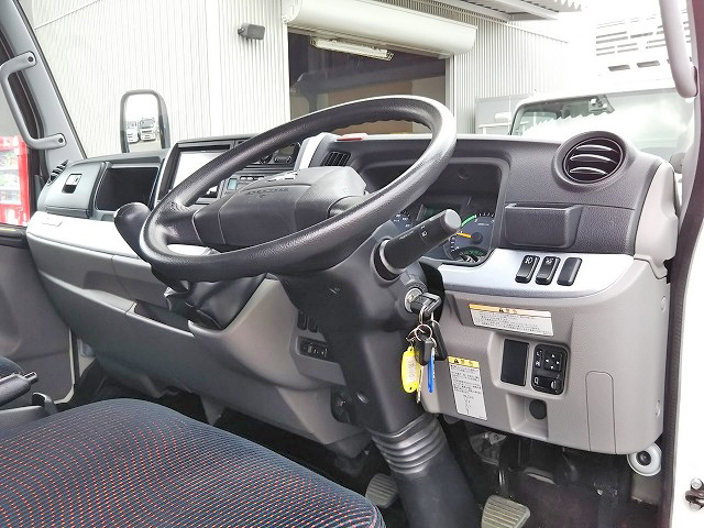 三菱ふそうキャンターアルミウイング小型（2t・3t）[写真30]