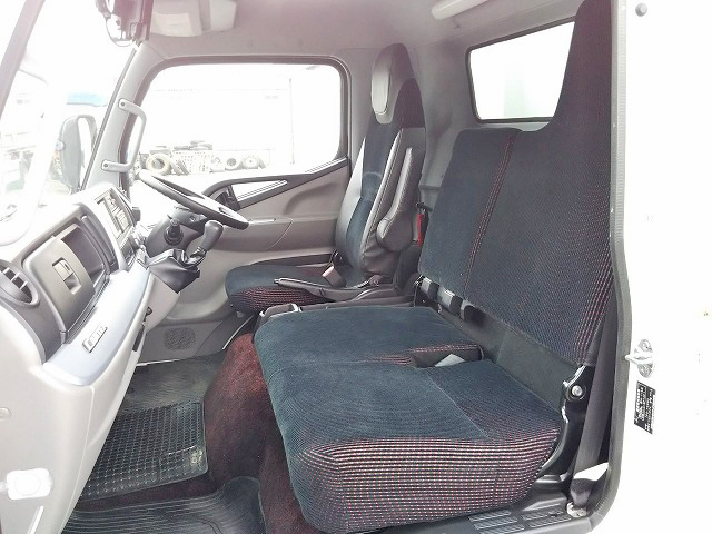 三菱ふそうキャンターアルミウイング小型（2t・3t）[写真31]