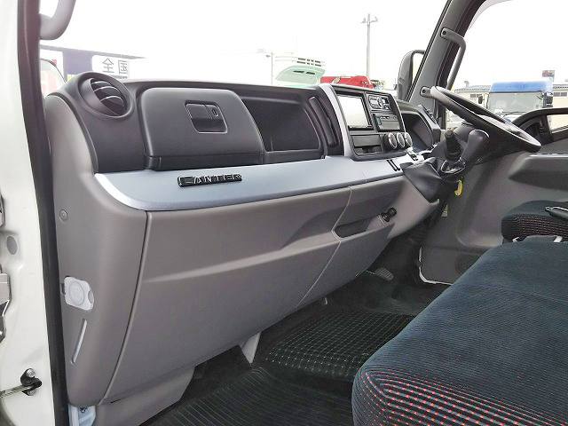 三菱ふそうキャンターアルミウイング小型（2t・3t）[写真32]