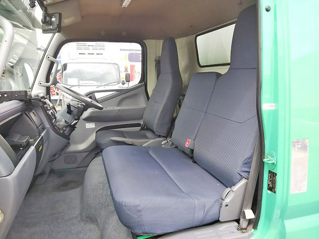 三菱ふそうキャンター冷凍車（冷蔵車）小型（2t・3t）[写真32]