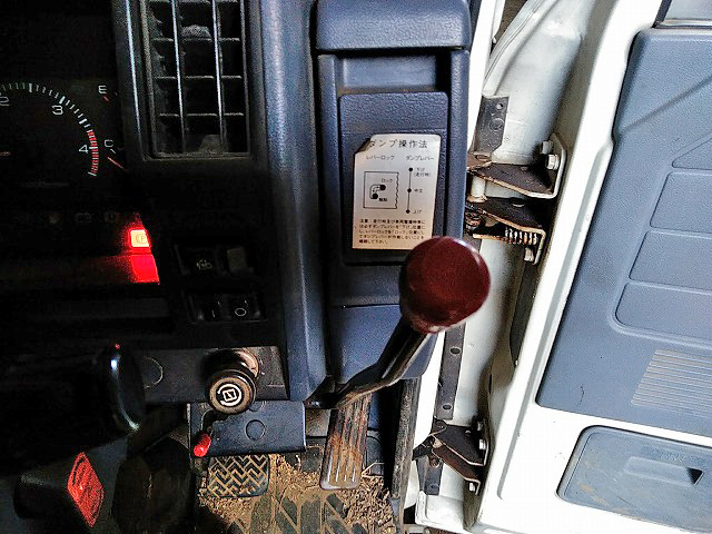 いすゞエルフローダーダンプ小型（2t・3t）[写真32]