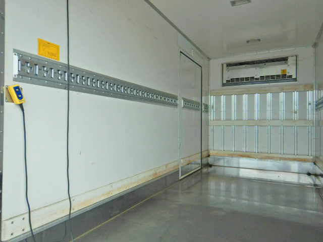 三菱ふそうキャンター冷凍車（冷蔵車）小型（2t・3t）[写真08]