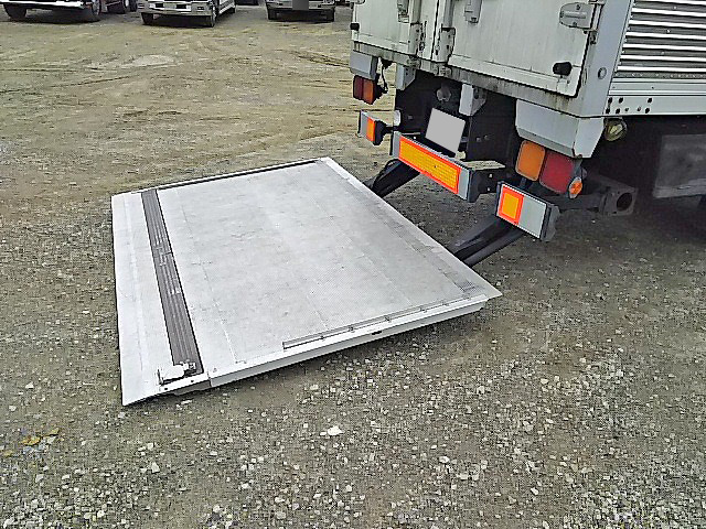 いすゞフォワードアルミバン中型（4t）[写真10]