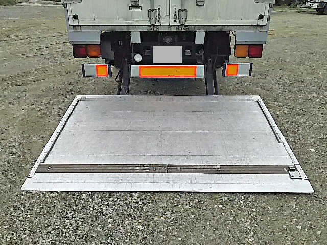 いすゞフォワードアルミバン中型（4t）[写真11]